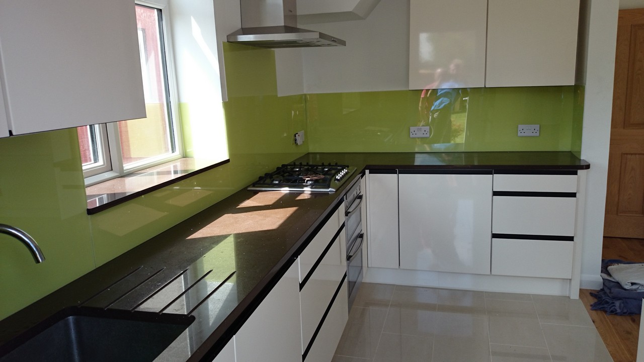 Lime green glass kitchen splashback installed by Wolverton glaziers